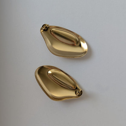 Oyster Earrings - Gold