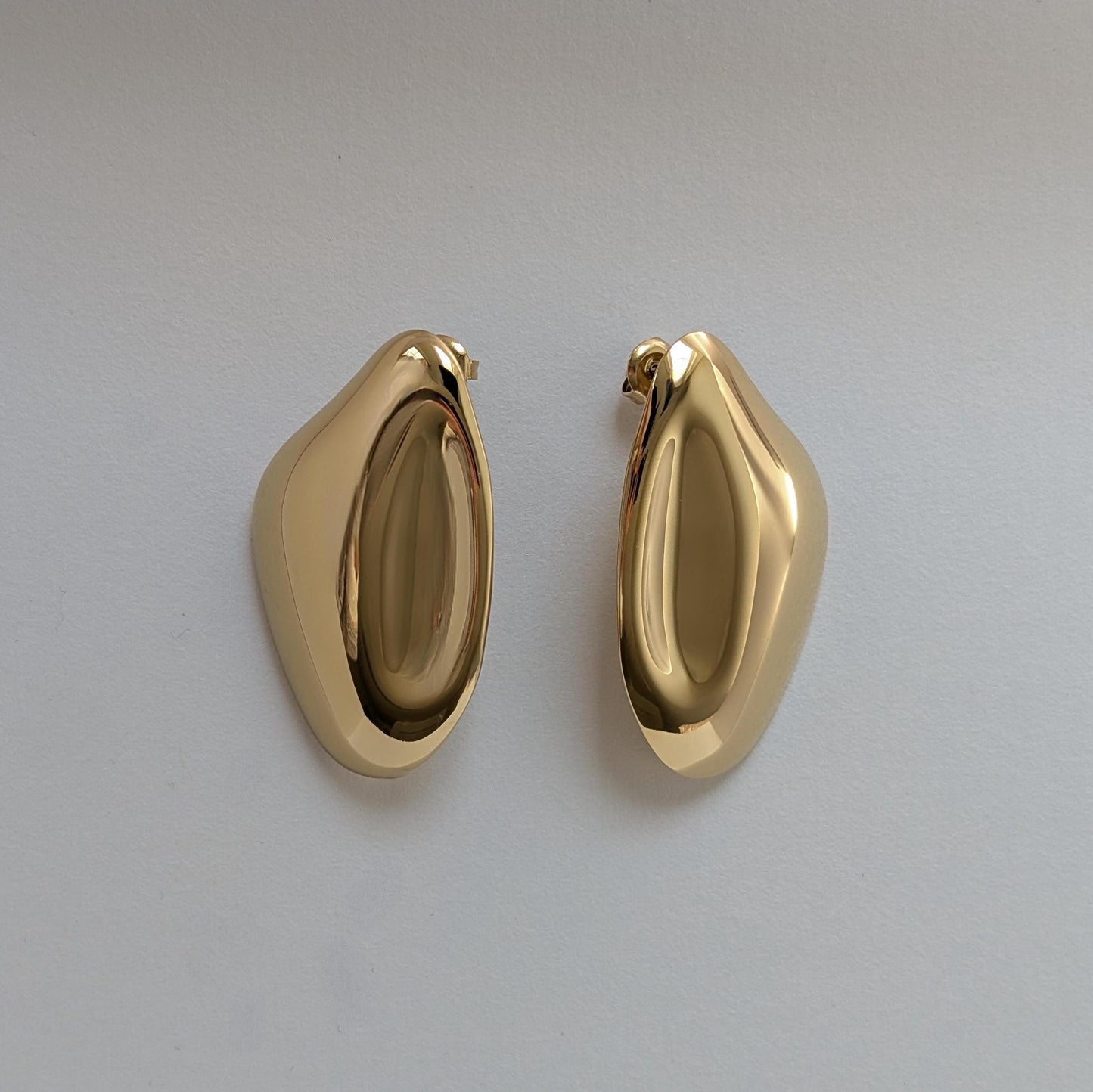 Oyster Earrings - Gold