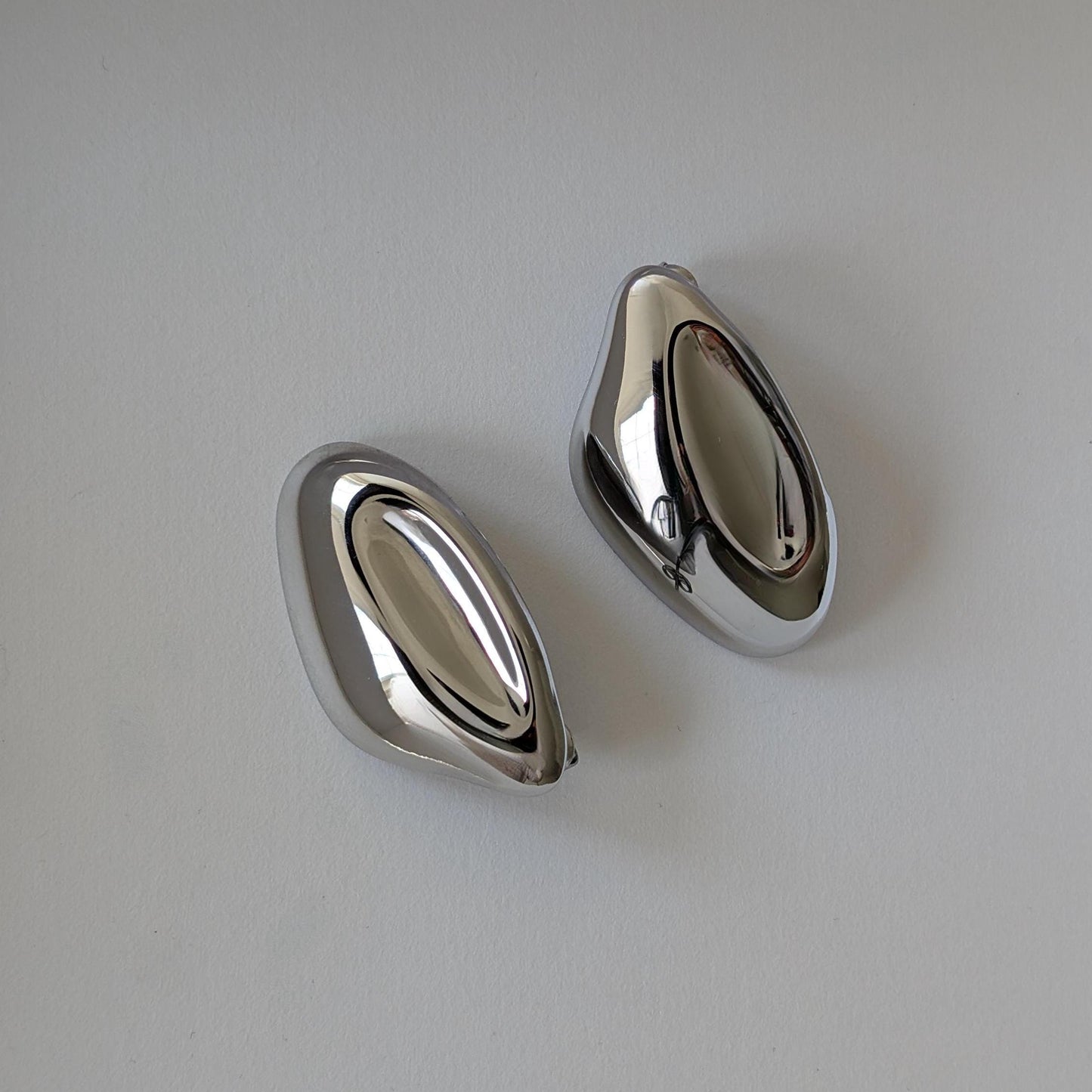 Oyster Earrings - Silver