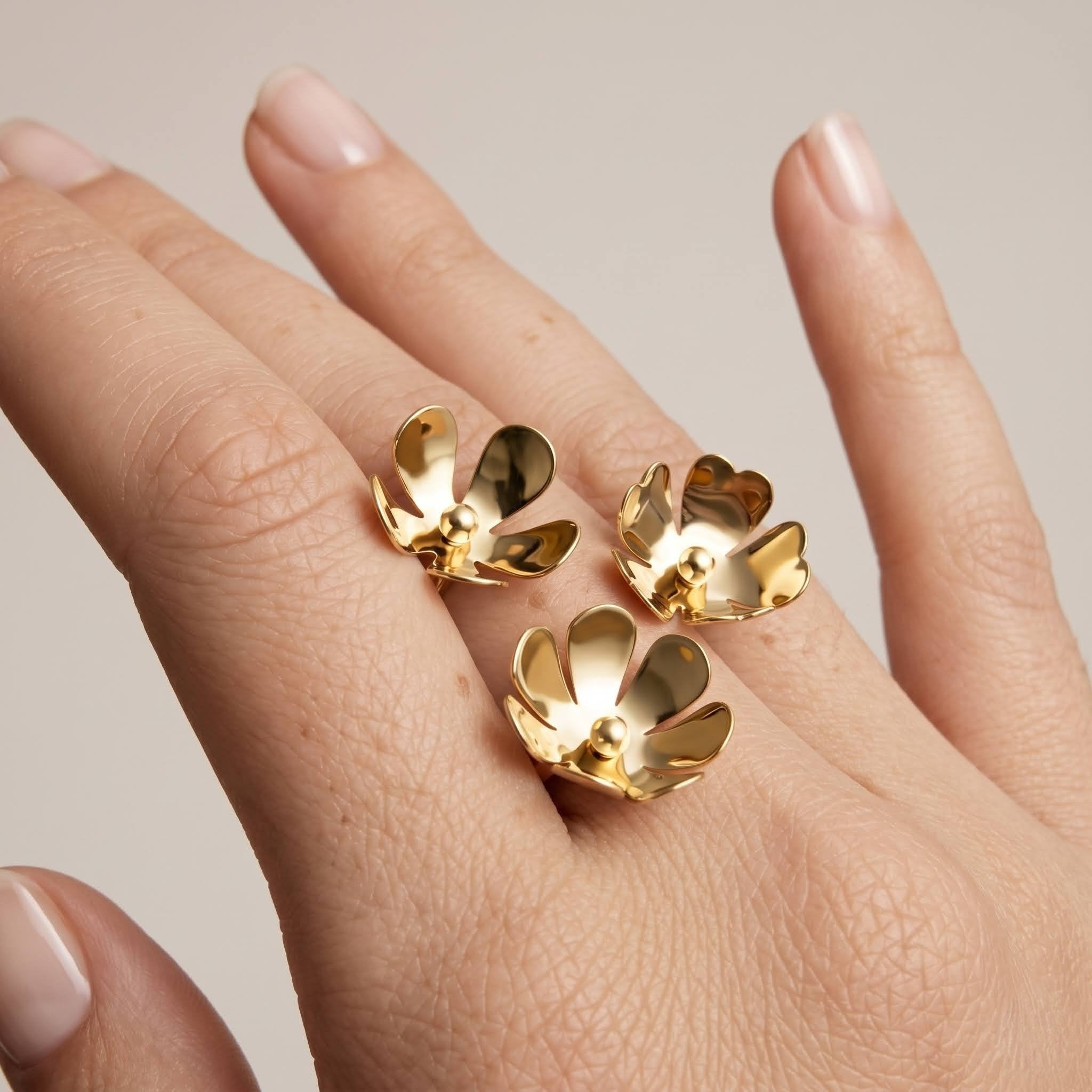 Daisy Statement Ring
