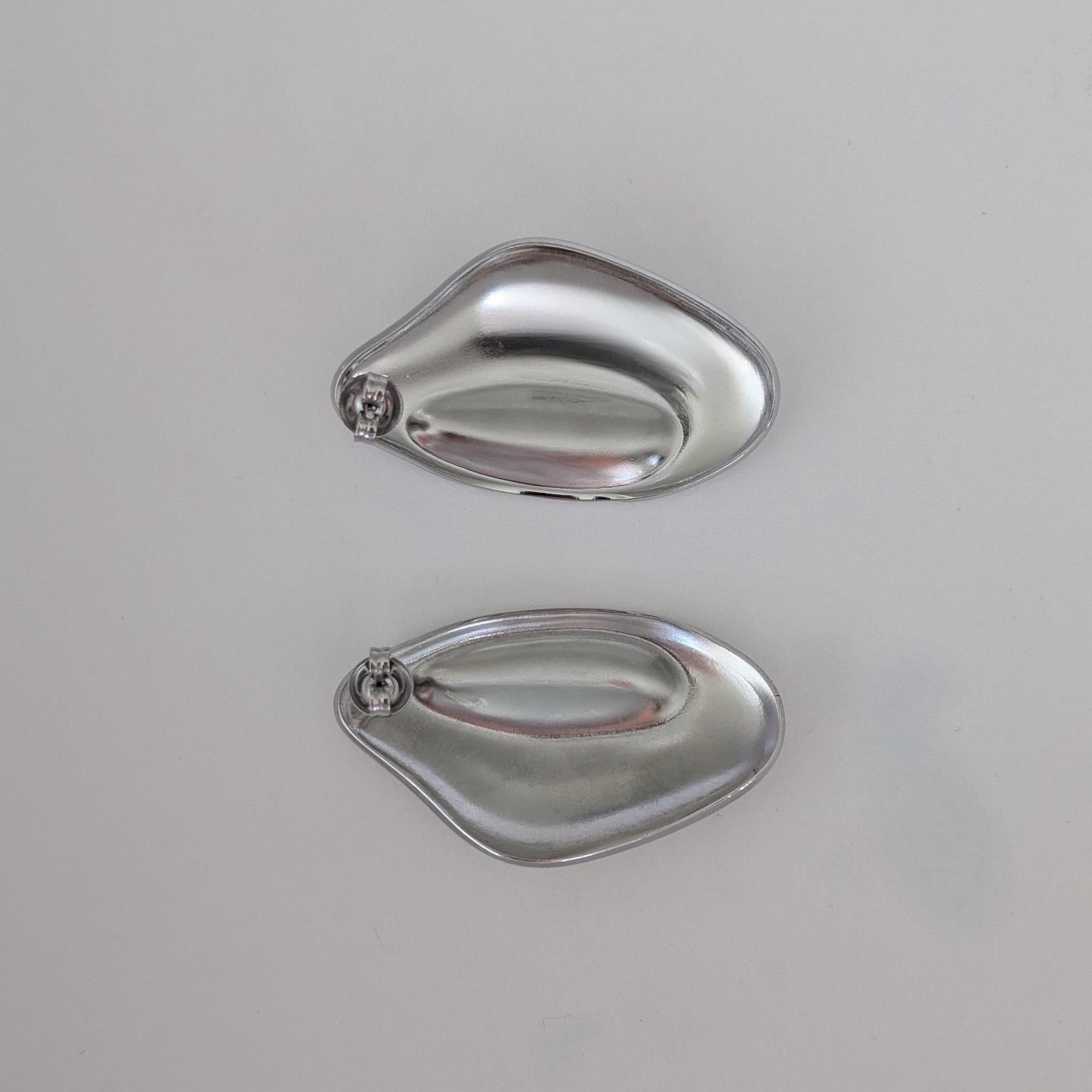 Oyster Earrings - Silver