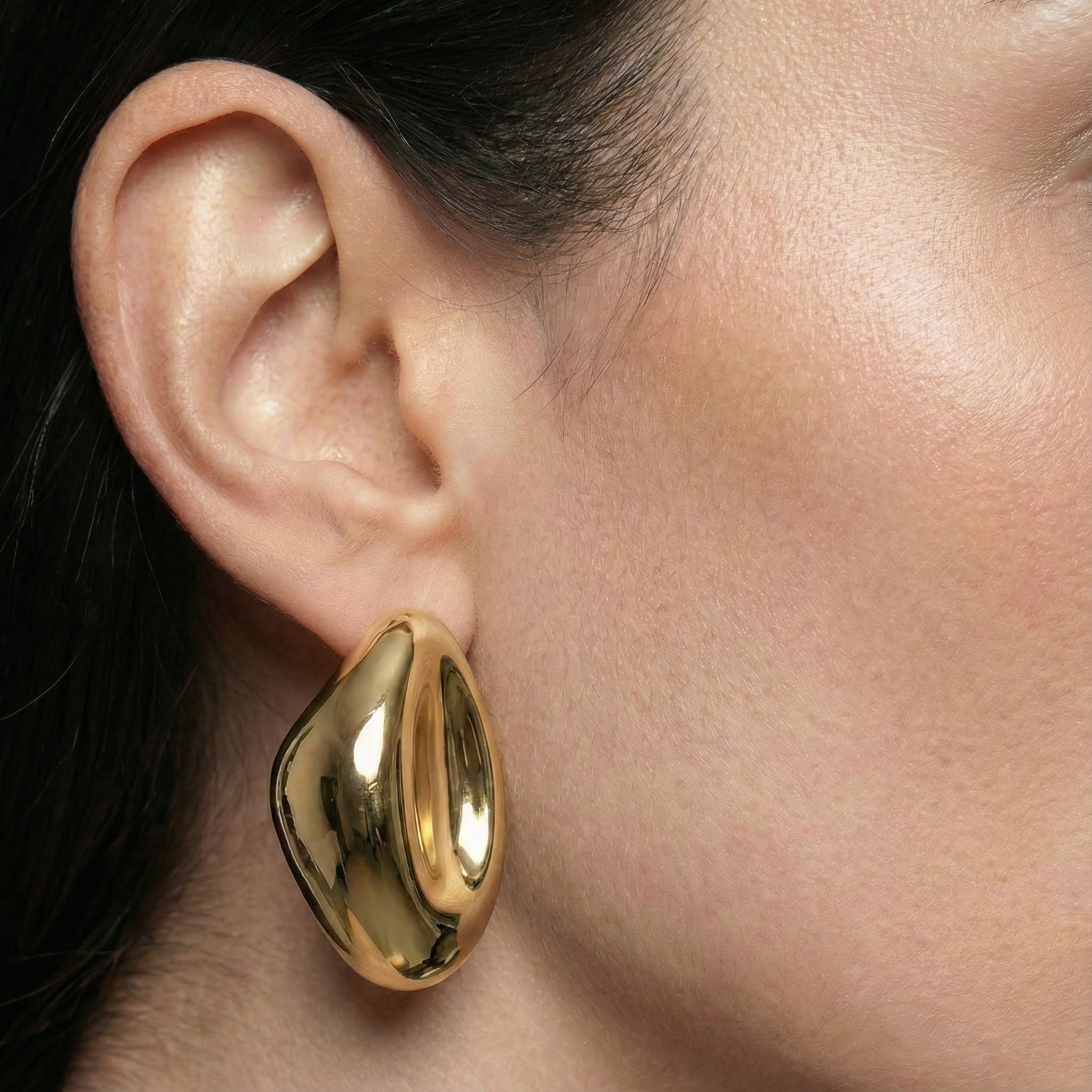 Oyster Earrings - Gold