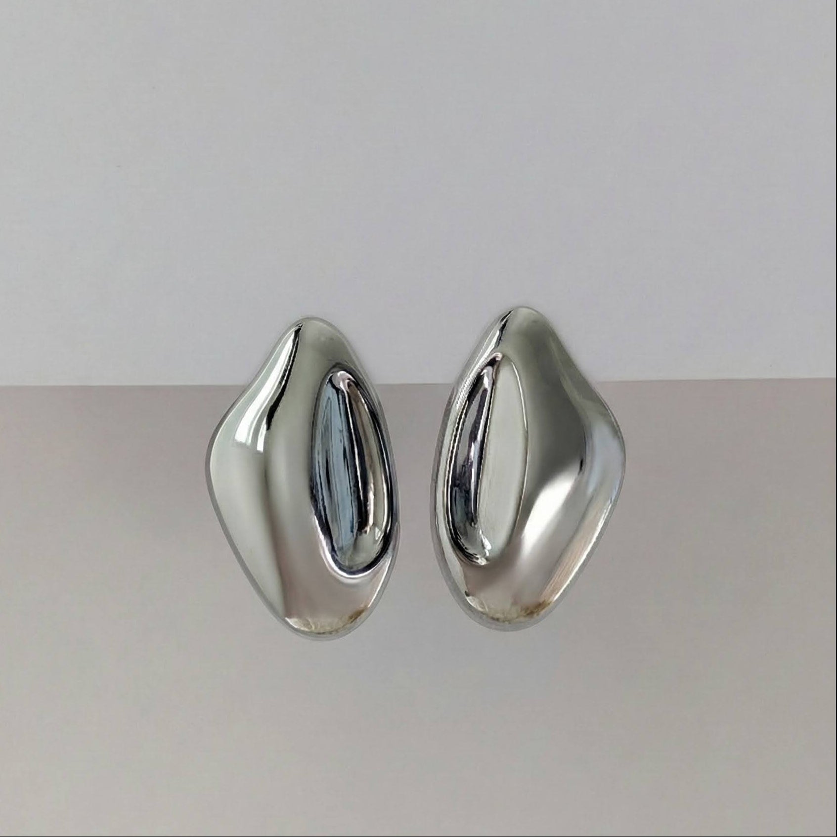 Oyster Earrings - Silver