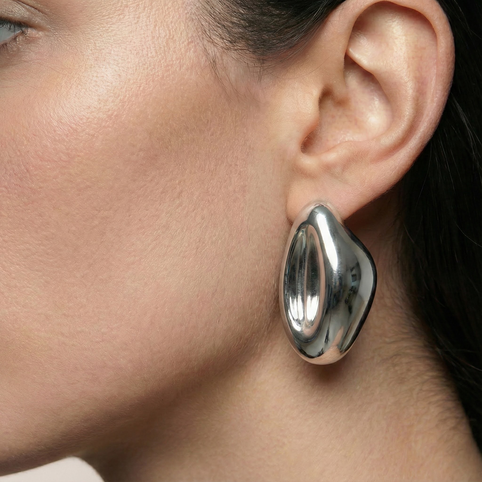 Oyster Earrings - Silver