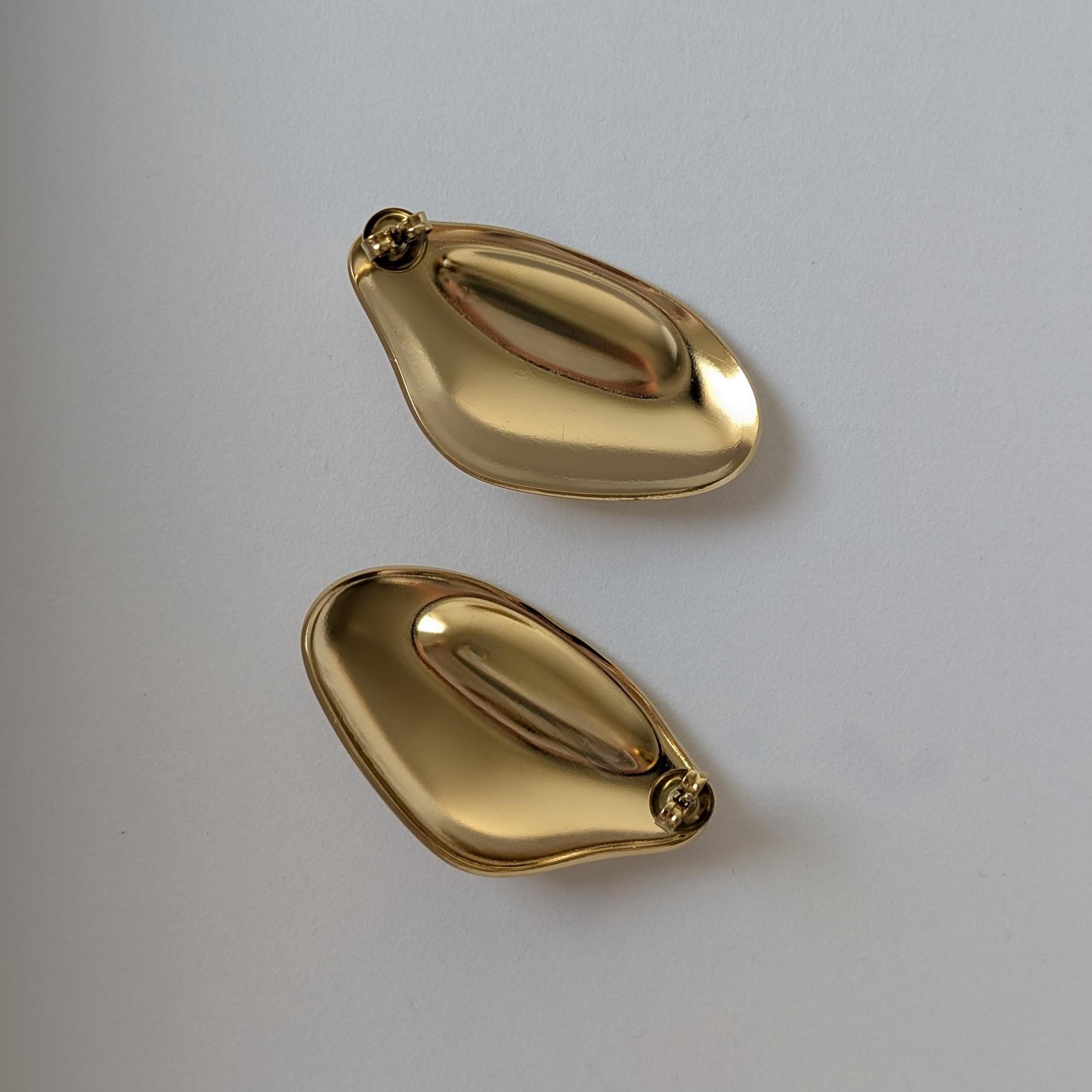 Oyster Earrings - Gold