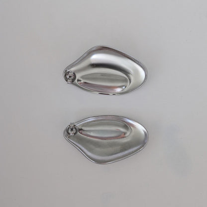 Oyster Earrings - Silver