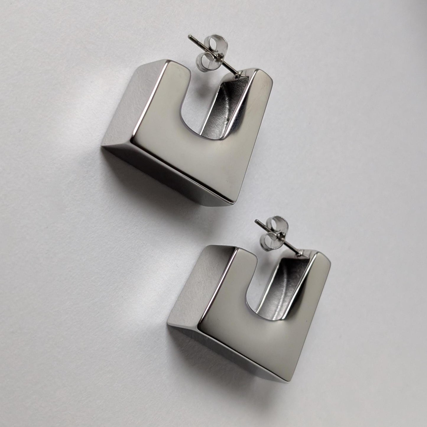 Nita Chunky Hoop Earrings - Silver