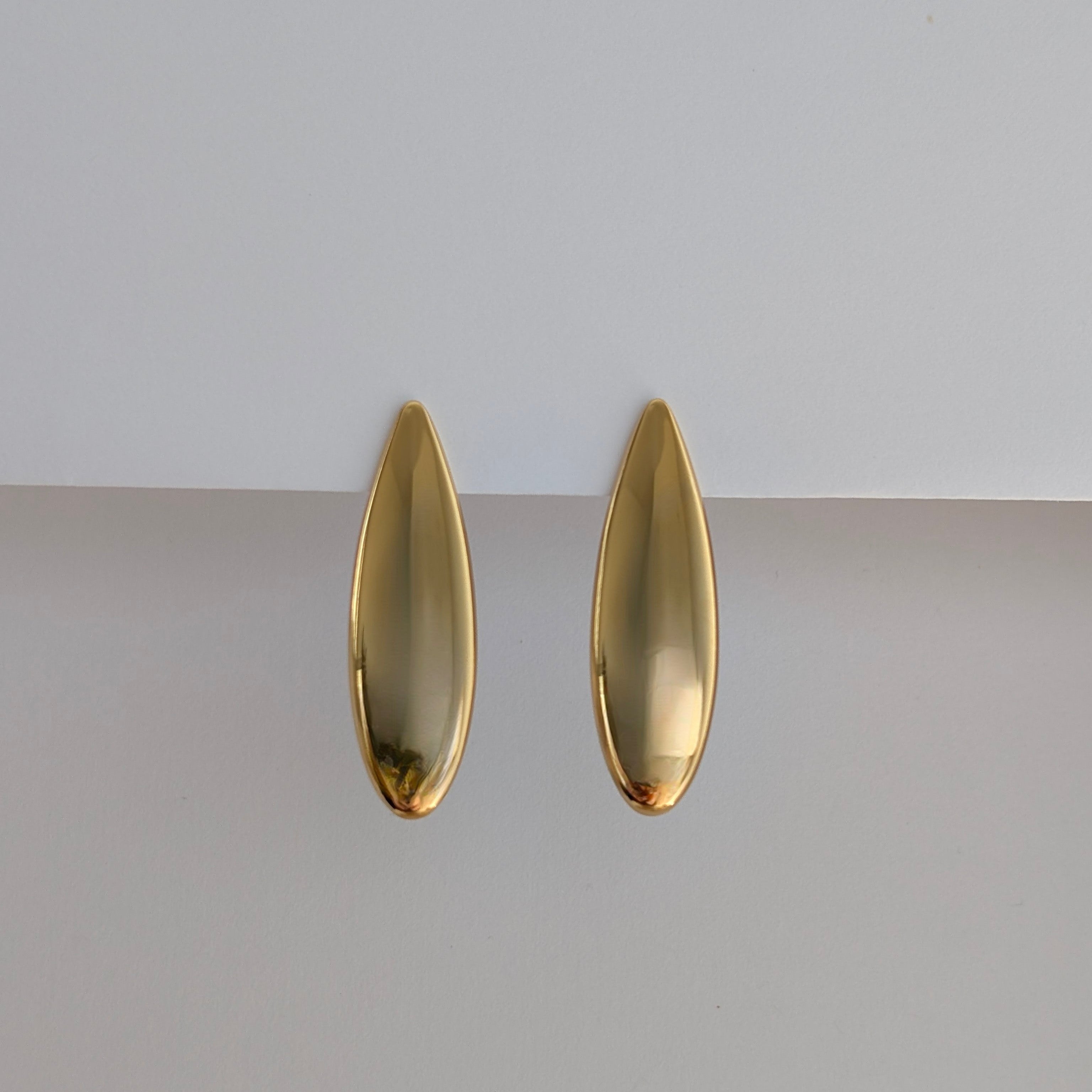 Front view of gold teardrop statement earrings—sleek high‑shine finish, 18k plated. 